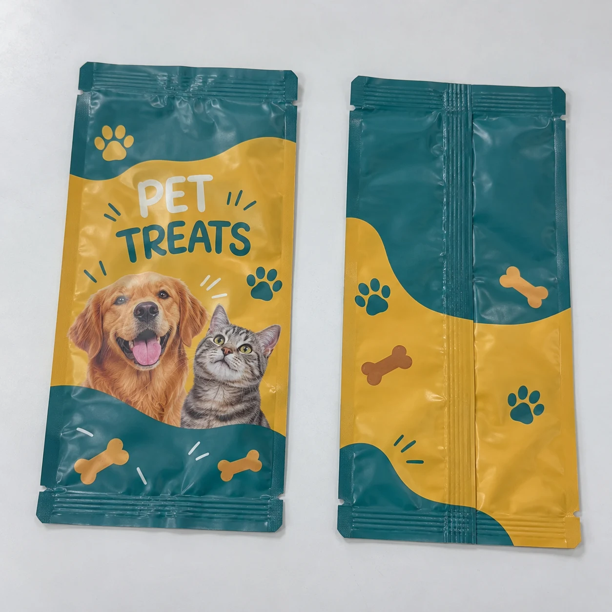 Druckverpackung Mockup · Schlauchbeutel mit mittiger Rückennaht · 5 Behandlungen