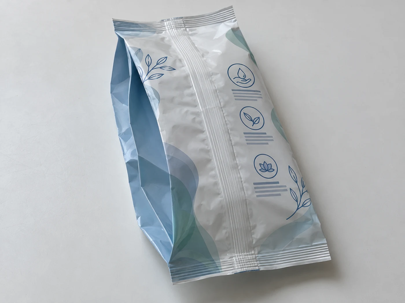 Imballaggio stampato Mockup · Buste con soffietti laterali e saldatura centrale posteriore · cura