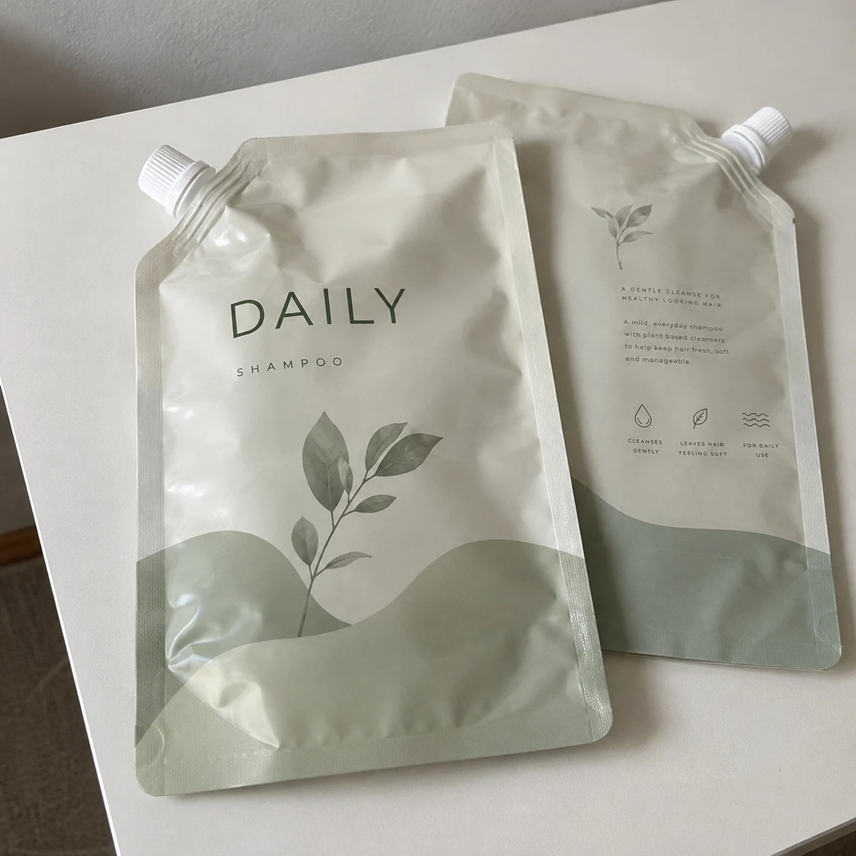 Imballaggio stampato Mockup · Buste con beccuccio · Shampoo ripristinato